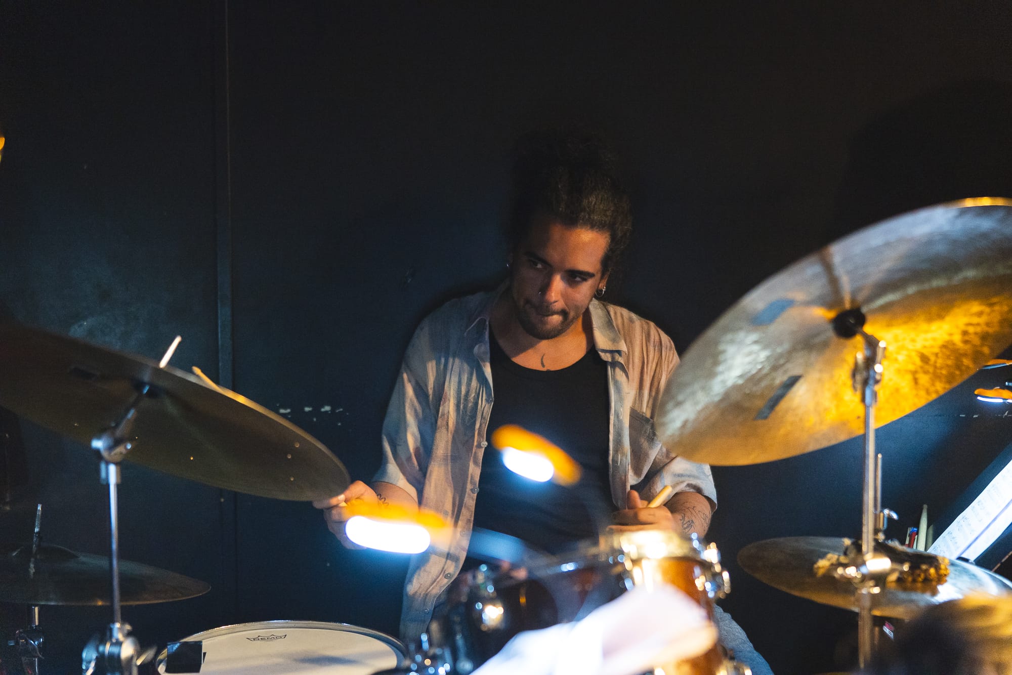 Matheus Jardim playing drums